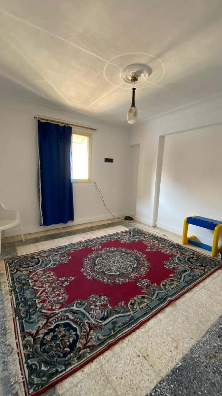 🔥 فرصة لقطة في قلب البيطاش.. شقة واسعة ومنورة على الشارع الرئيسي مباشرة 🏢✨