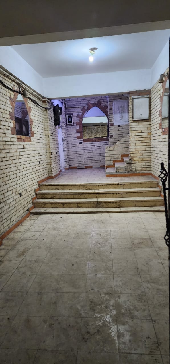 🔥 فرصة لقطة في قلب البيطاش.. شقة واسعة ومنورة على الشارع الرئيسي مباشرة 🏢✨