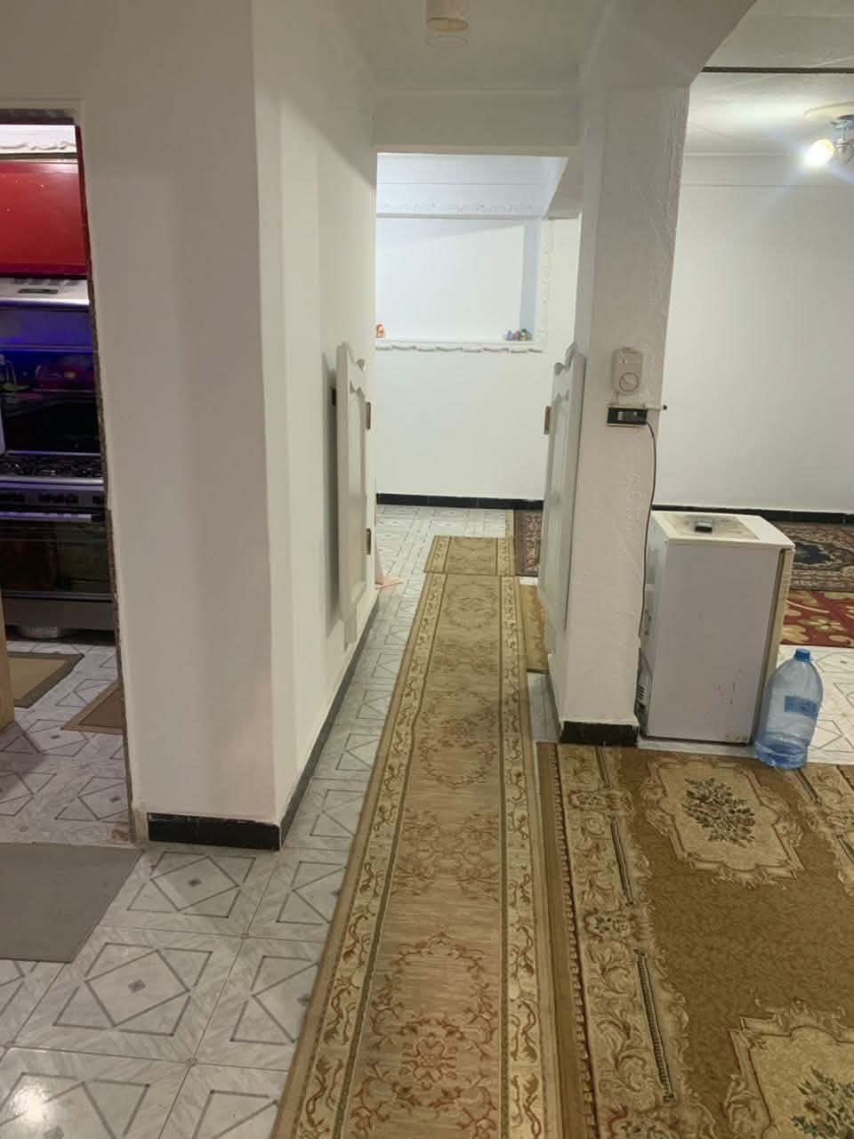 🔥 فرصة لقطة في قلب البيطاش.. شقة واسعة ومنورة على الشارع الرئيسي مباشرة 🏢✨