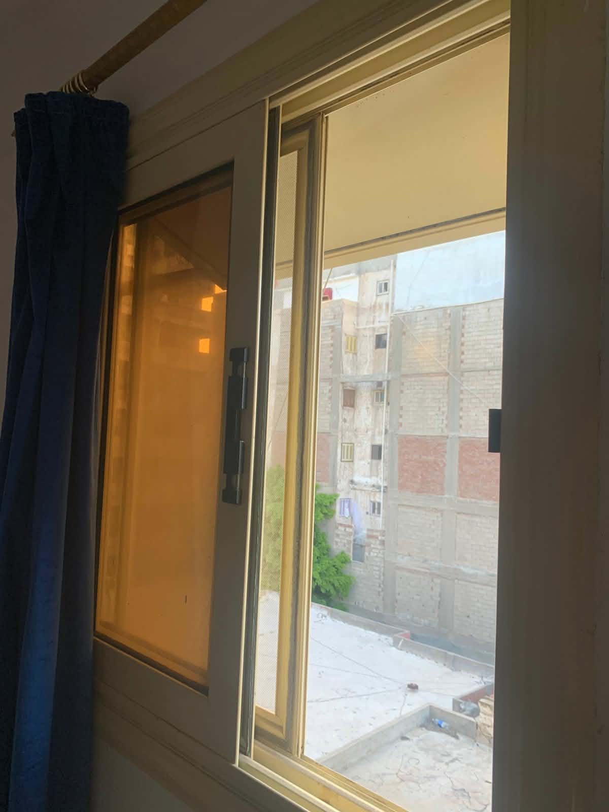 🔥 فرصة لقطة في قلب البيطاش.. شقة واسعة ومنورة على الشارع الرئيسي مباشرة 🏢✨