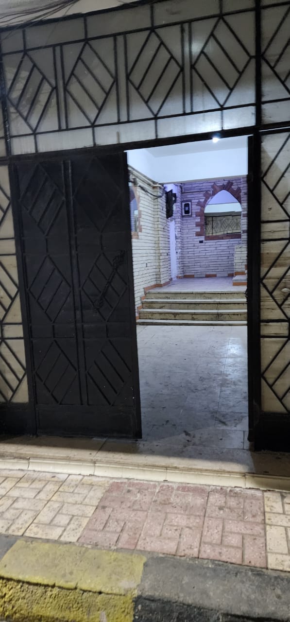 🔥 فرصة لقطة في قلب البيطاش.. شقة واسعة ومنورة على الشارع الرئيسي مباشرة 🏢✨