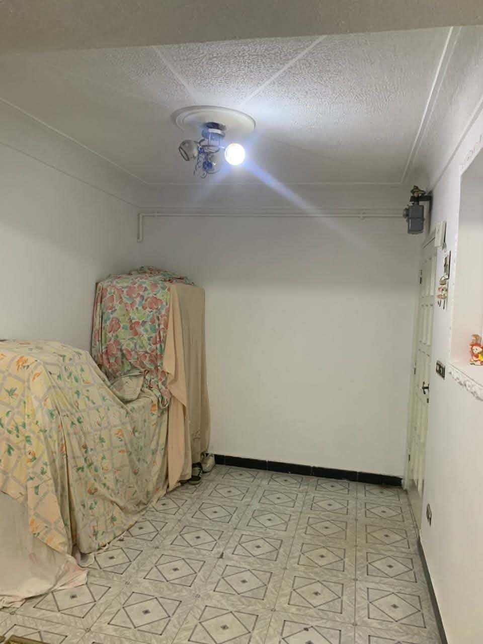 🔥 فرصة لقطة في قلب البيطاش.. شقة واسعة ومنورة على الشارع الرئيسي مباشرة 🏢✨