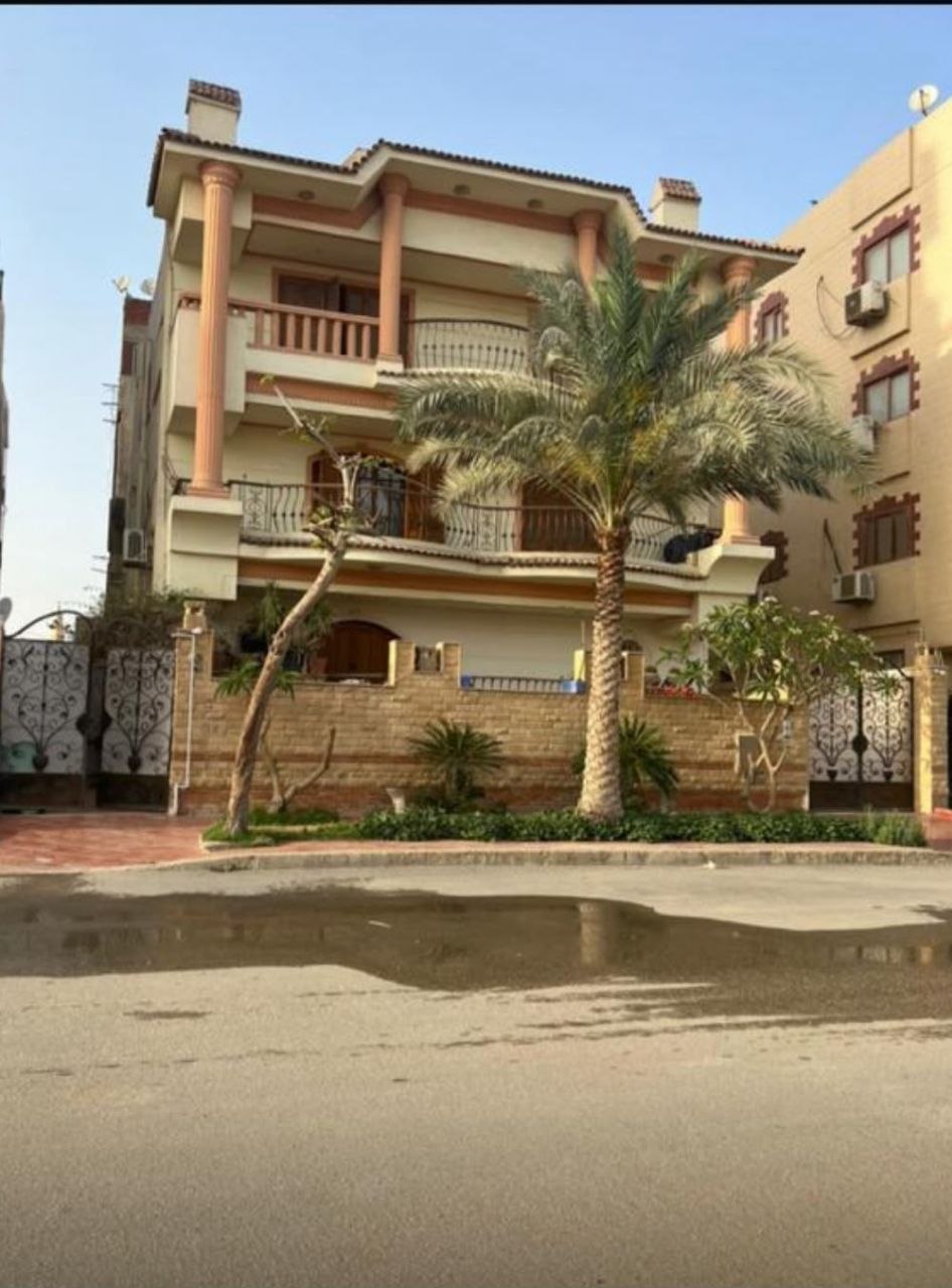 فرصه استثمارية بيع عمارة بالمقطم 