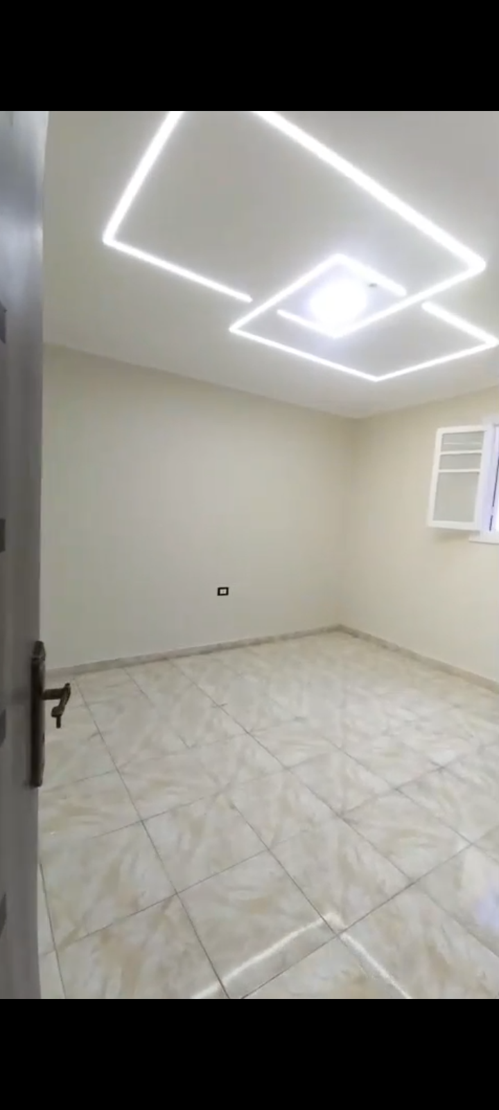 شقه فاخره باطلاله بحريه 