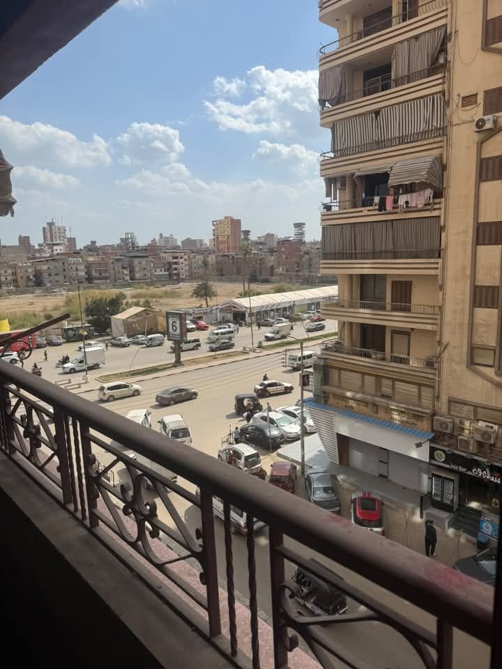 شقه للبيع في المنصوره شارع قناه السويس 