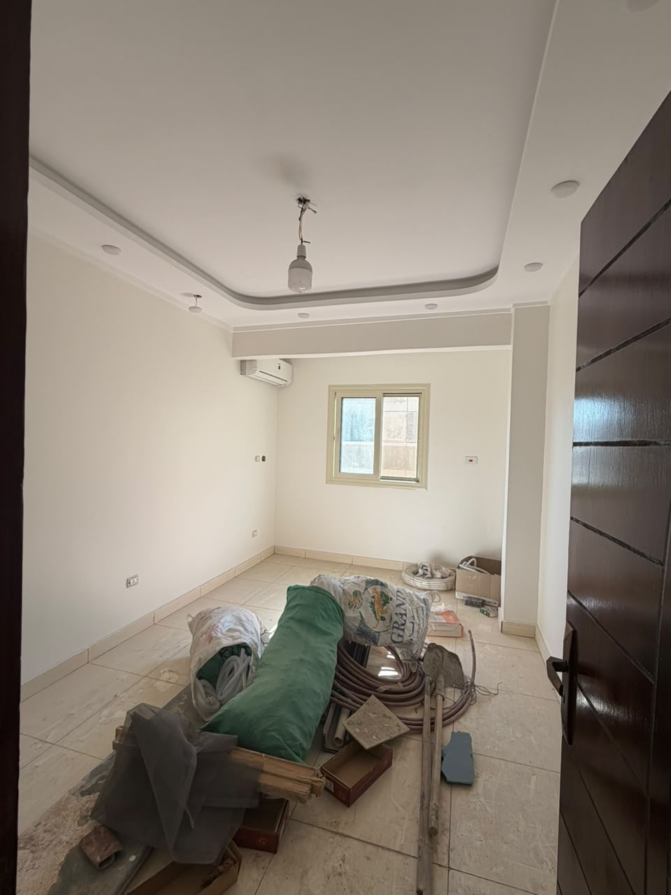 🏛️ **امتلك شقة استثنائية في قلب الشاطبي الراقي.. فخامة ومساحة وإطلالة على 3 نواصي!** ✨  📍 شارع أريستون – الشاطبي عقد أزرق وحصة عقارية | تشطيب ألترا لوكس