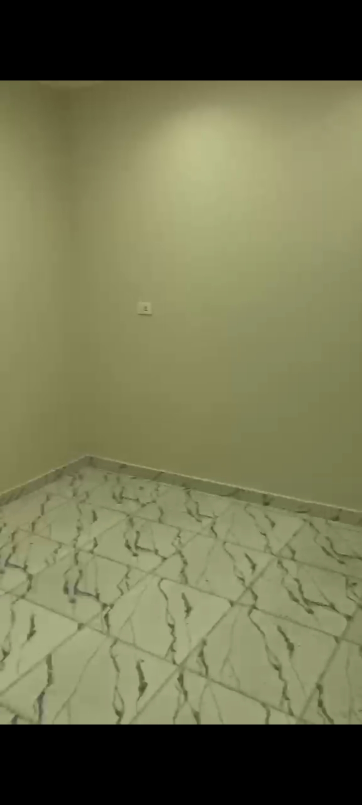 شقه طوب احمر بالنزهه٢ ش١٢