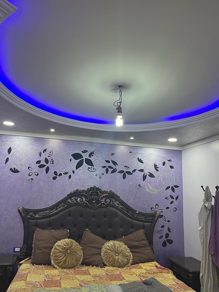 10 الرشيدى 🌟 وحدة سكنية مميزة بمساحة رائعة في قلب المندرة 🌟 📍 الموقع: المندرة – شارع الملك حفني الرئيسى 📐 المساحة: 145 متر 🏢 الدور: 10 🛏 التقسيم الداخلي: 3 غرف – ريسبشن – مطبخ – 2 حمام 🏗 سنة البناء: 2010 ⚡ المرافق والخدمات: الوحدة كاملة العدادات وا