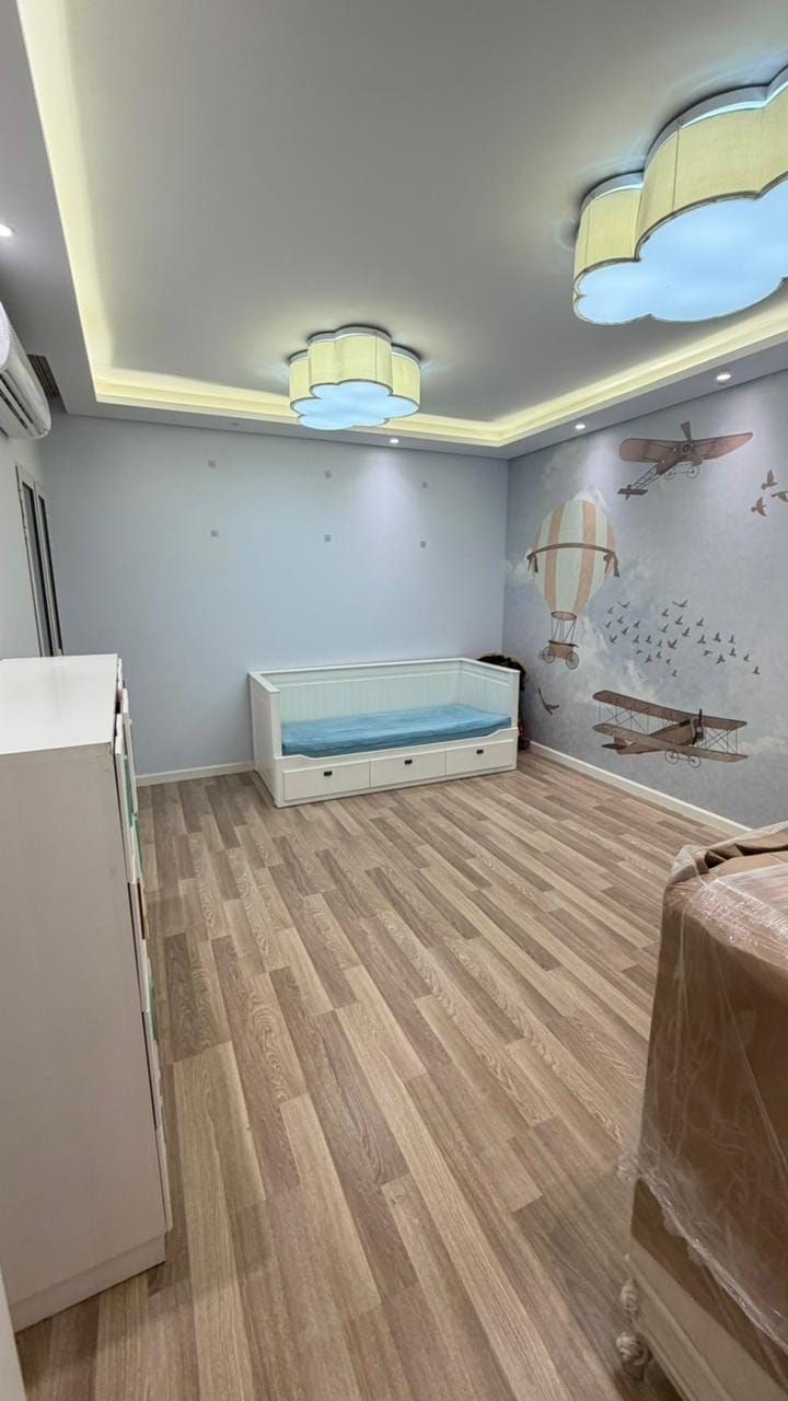 شقه فاخره بتصميم راقى بمساحات واسعة 
