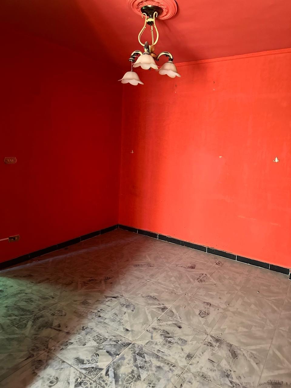 شقه متميزه بإطلالة مفتوحه على جامعه فاروس 