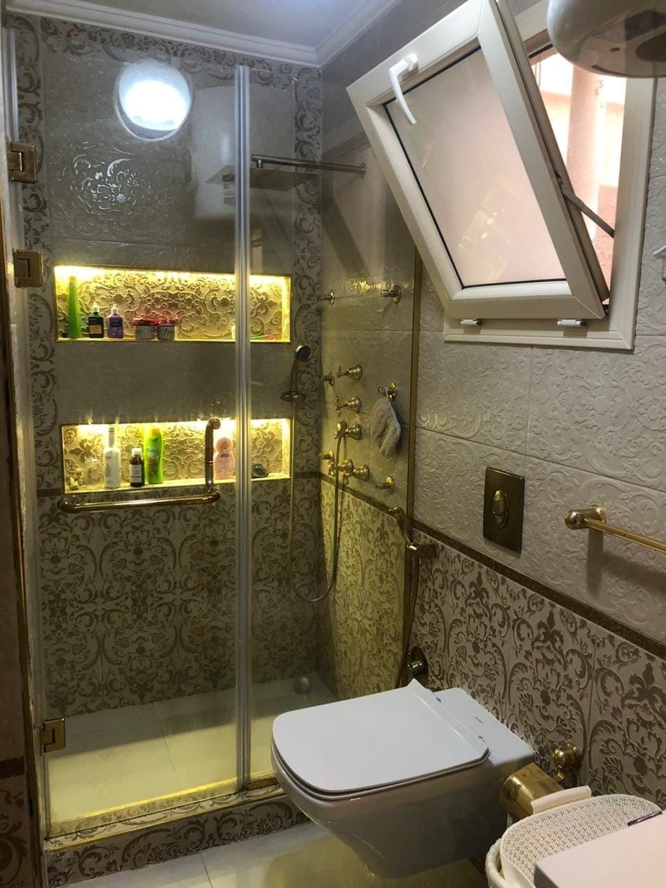 شقه متميزه فى موقع استراتيجي في ابراج الرياده 