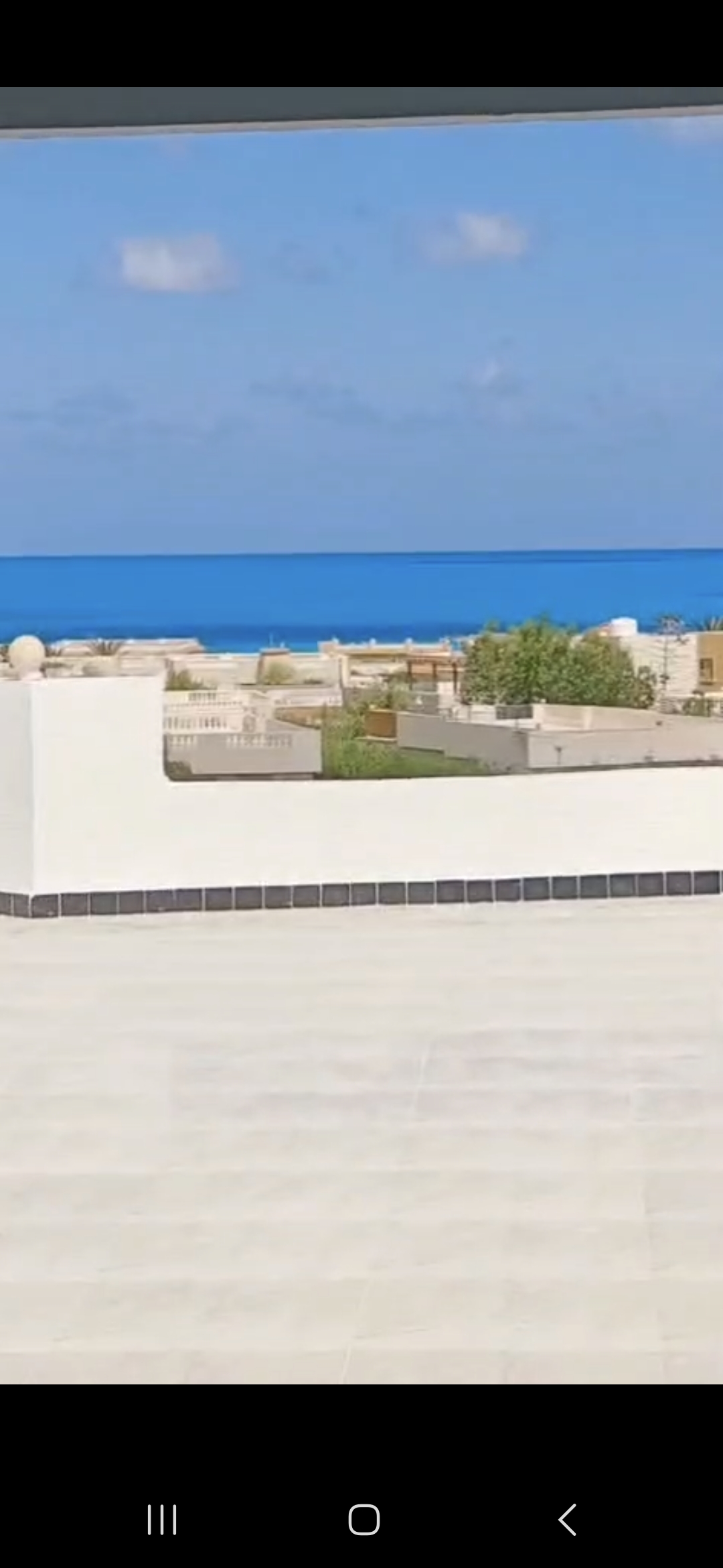 شاليه بروف بفيو رائع مطل على البحر 