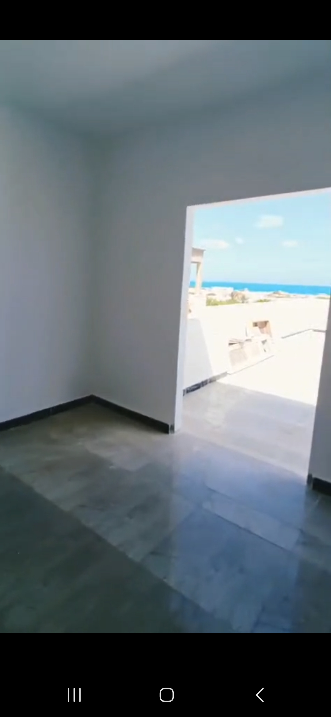 شاليه بروف بفيو رائع مطل على البحر 