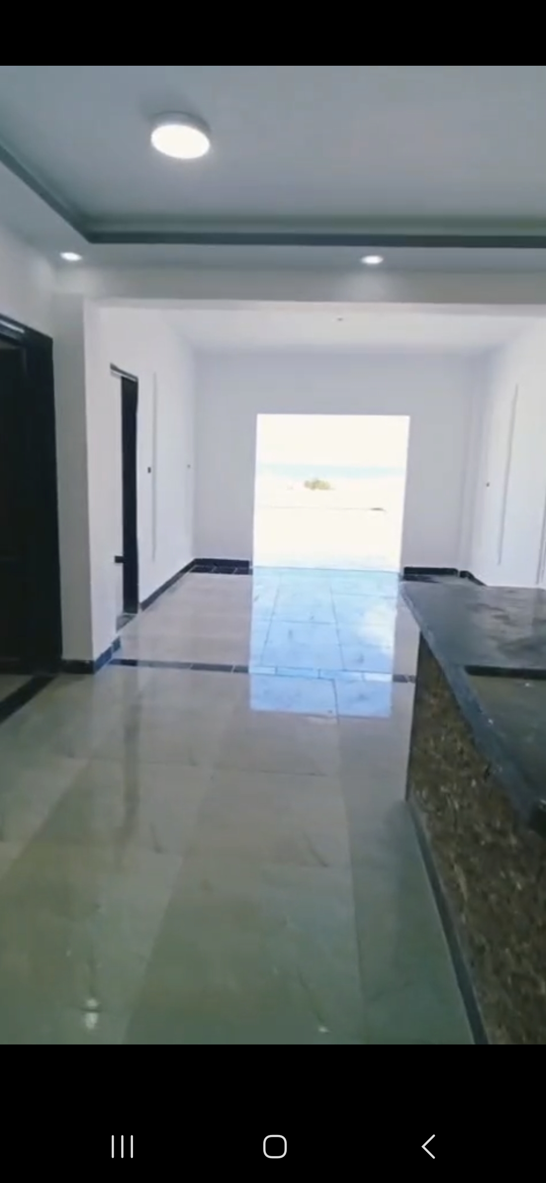 شاليه بروف بفيو رائع مطل على البحر 