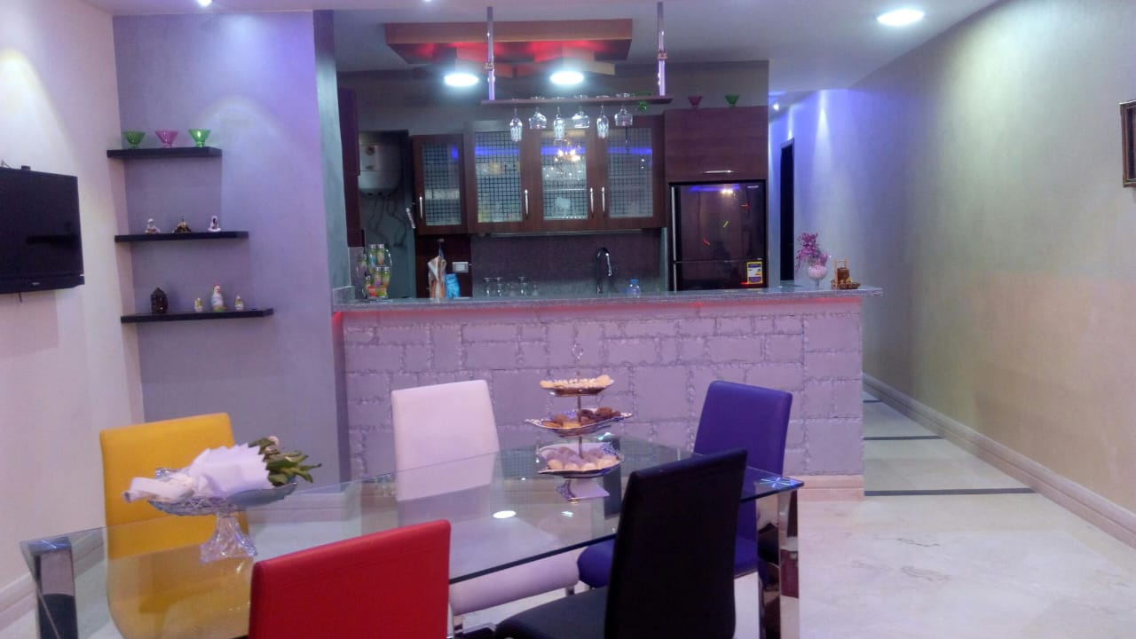 شقة بالمعادي الجديده تشطيب سوبر لوكس 